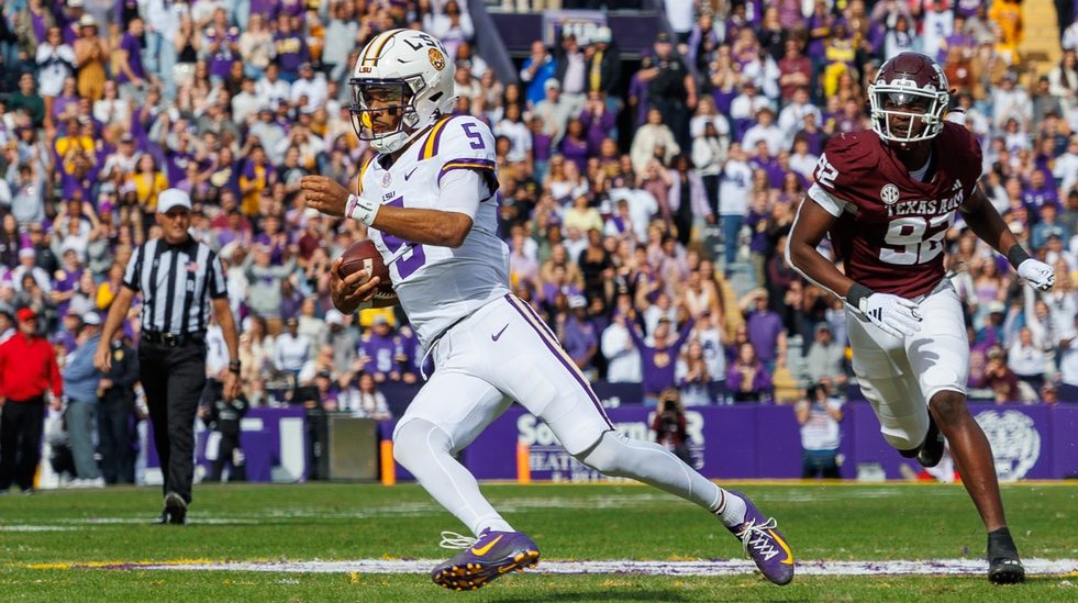 Featured image for "Everything You Need to Know About the 2023 College Football Bowl Games"