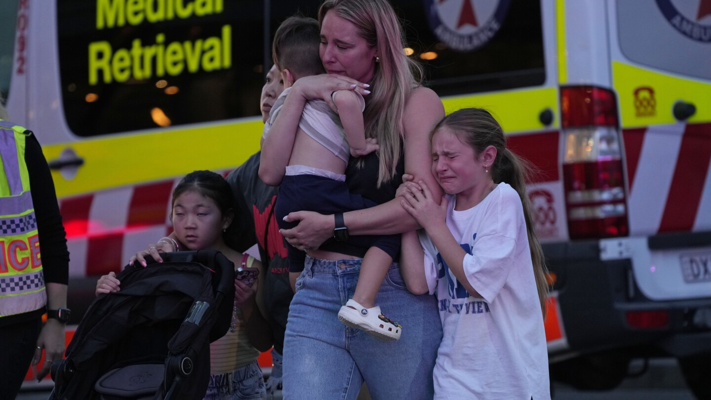 Featured image for "Sydney Mall Stabbing: Suspect Kills 6 Before Being Shot by Police"