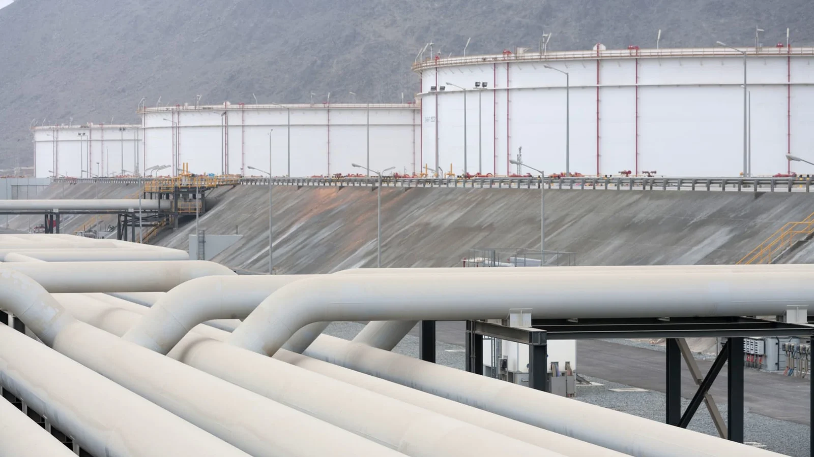 Saudi-UAE Pipelines Offer Partial Bypass of Hormuz Amid Gulf Crisis