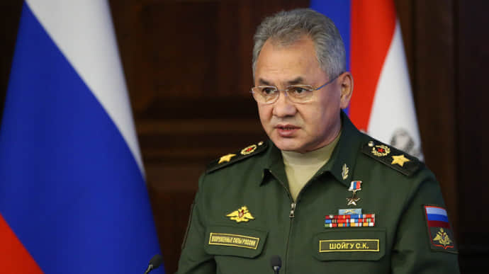 "Russian Defence Minister Mobilizes 9 Reserve Regiments Amid Ukraine Tensions"