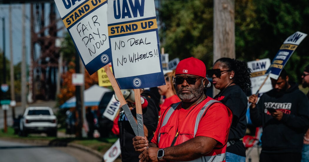 Featured image for Ford and UAW Reach Tentative Labor Deal, Ending Strike