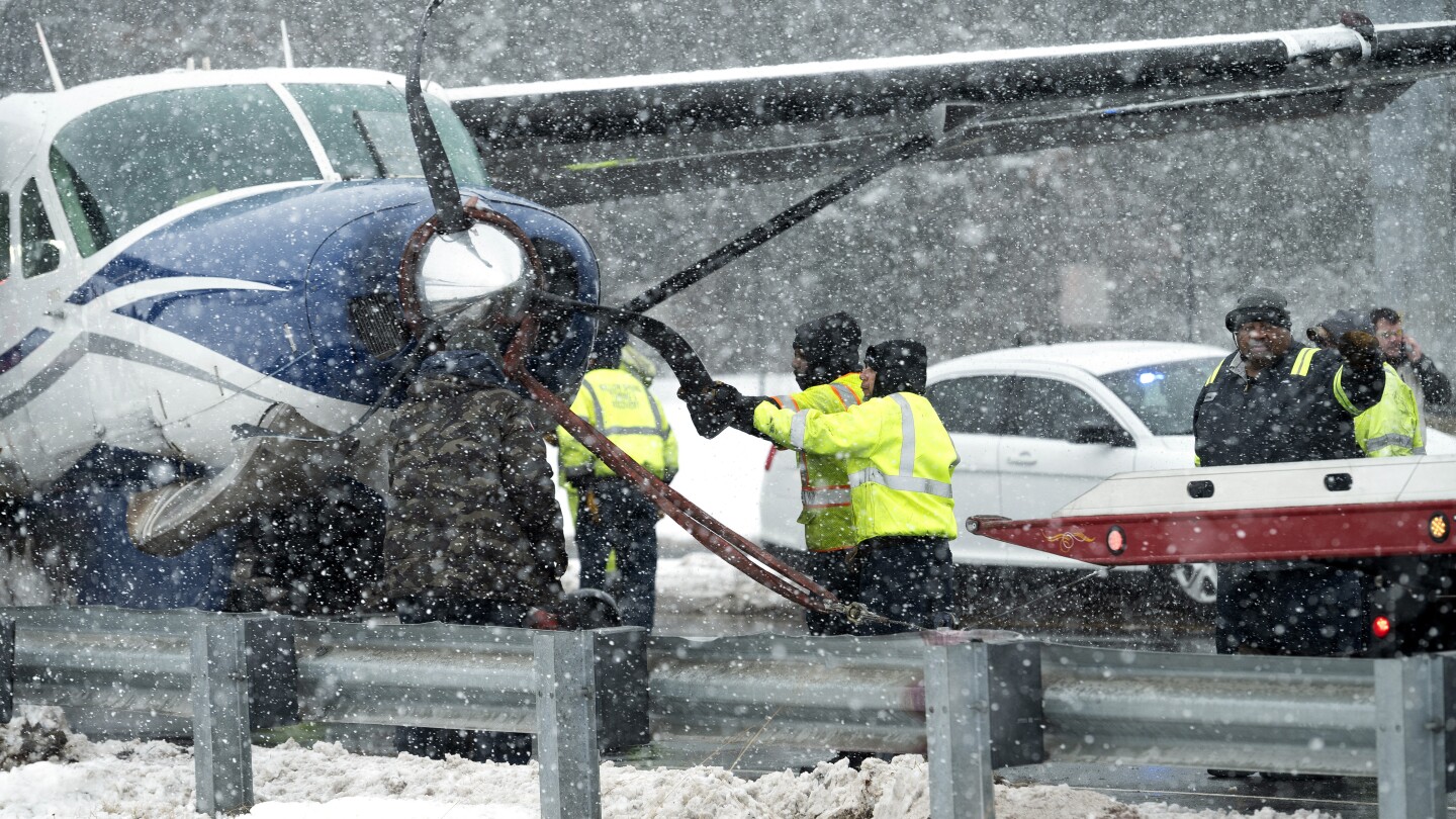 Featured image for Emergency Landing: Plane from Dulles Airport Lands on Northern Virginia Highway