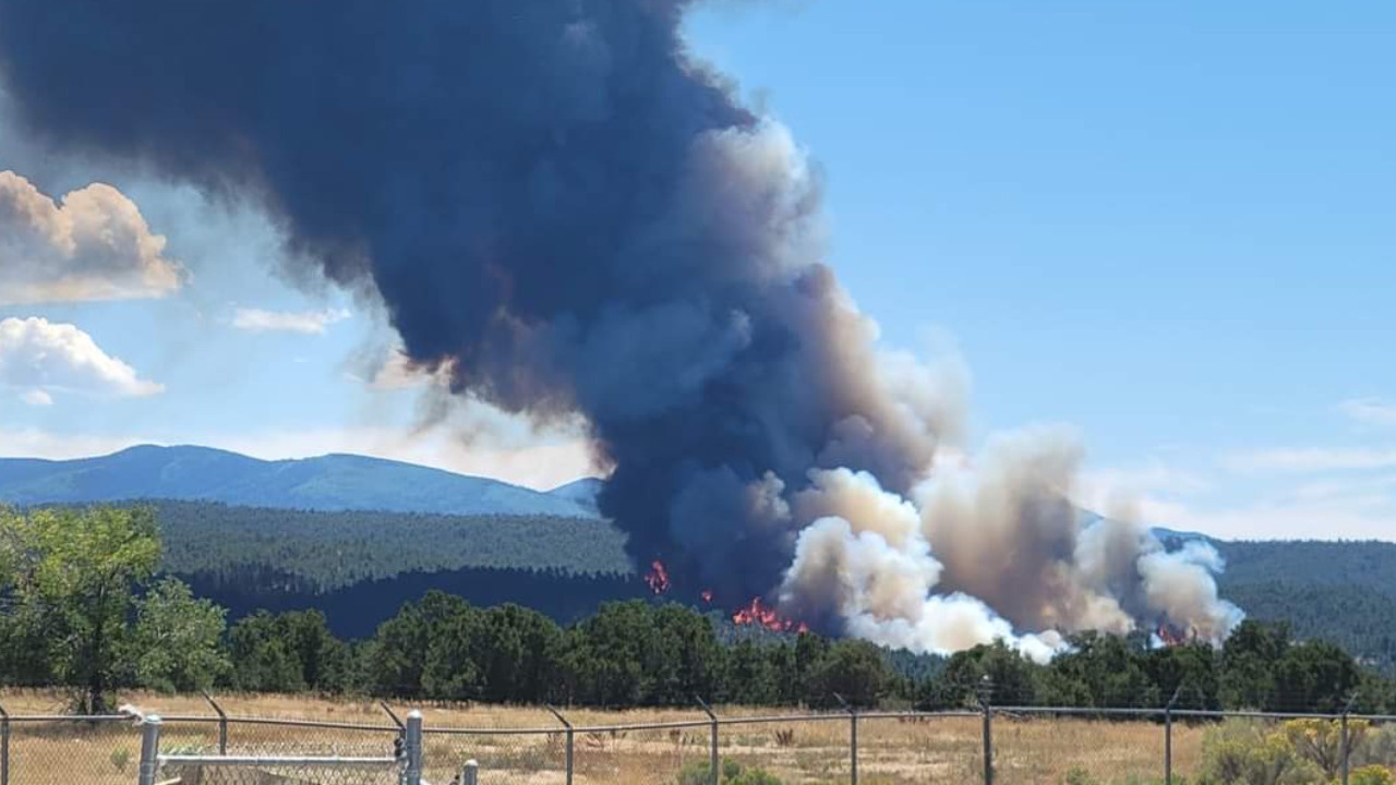 "Mass Evacuations as El Valle Fire Threatens Peñasco"
