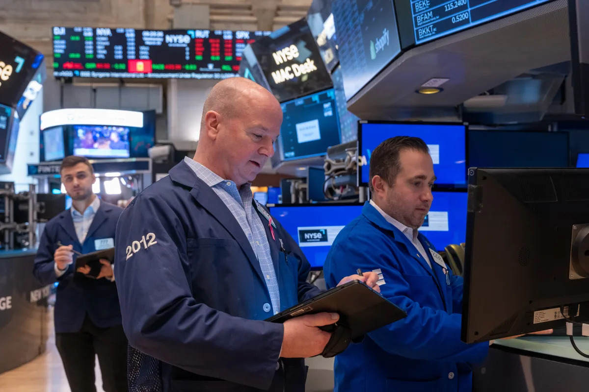 Market Update: Dow Drops, Boeing Soars, Trump Given 10 Days in Civil Fraud Case
