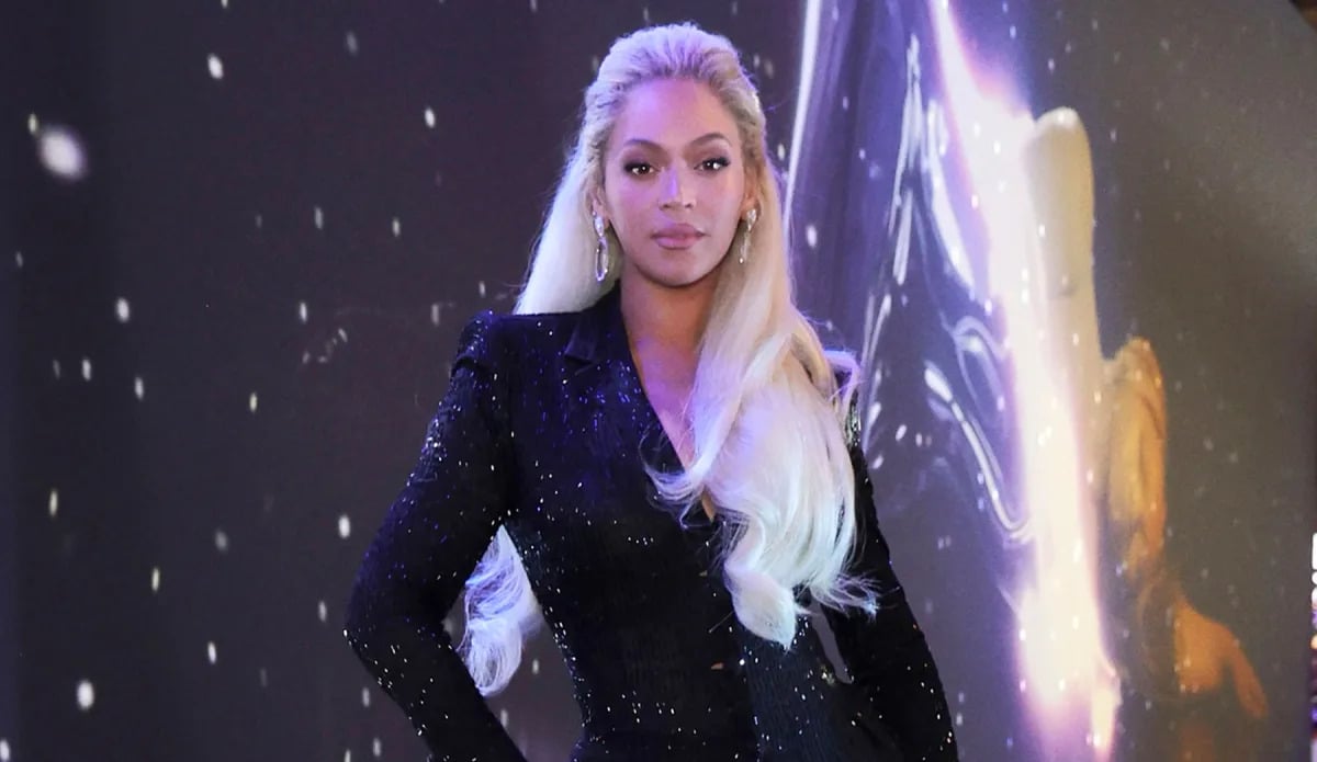 Featured image for Beyoncé Channels Barbiecore Glam in Sparkly Minidress and Pink Heels at LeBron's Star-Studded Bash