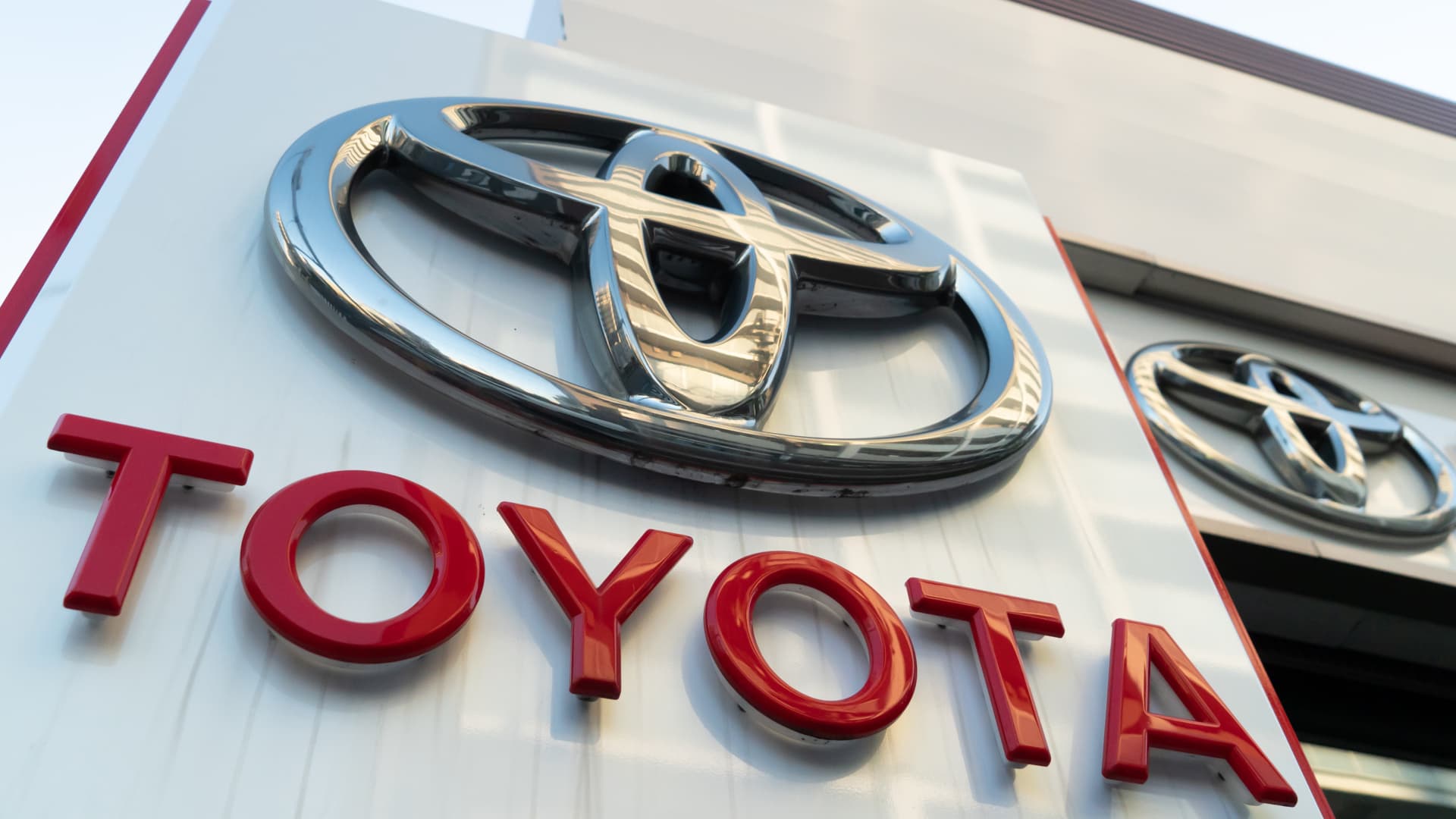 Toyota Criticizes California's EV Mandates as Unrealistic