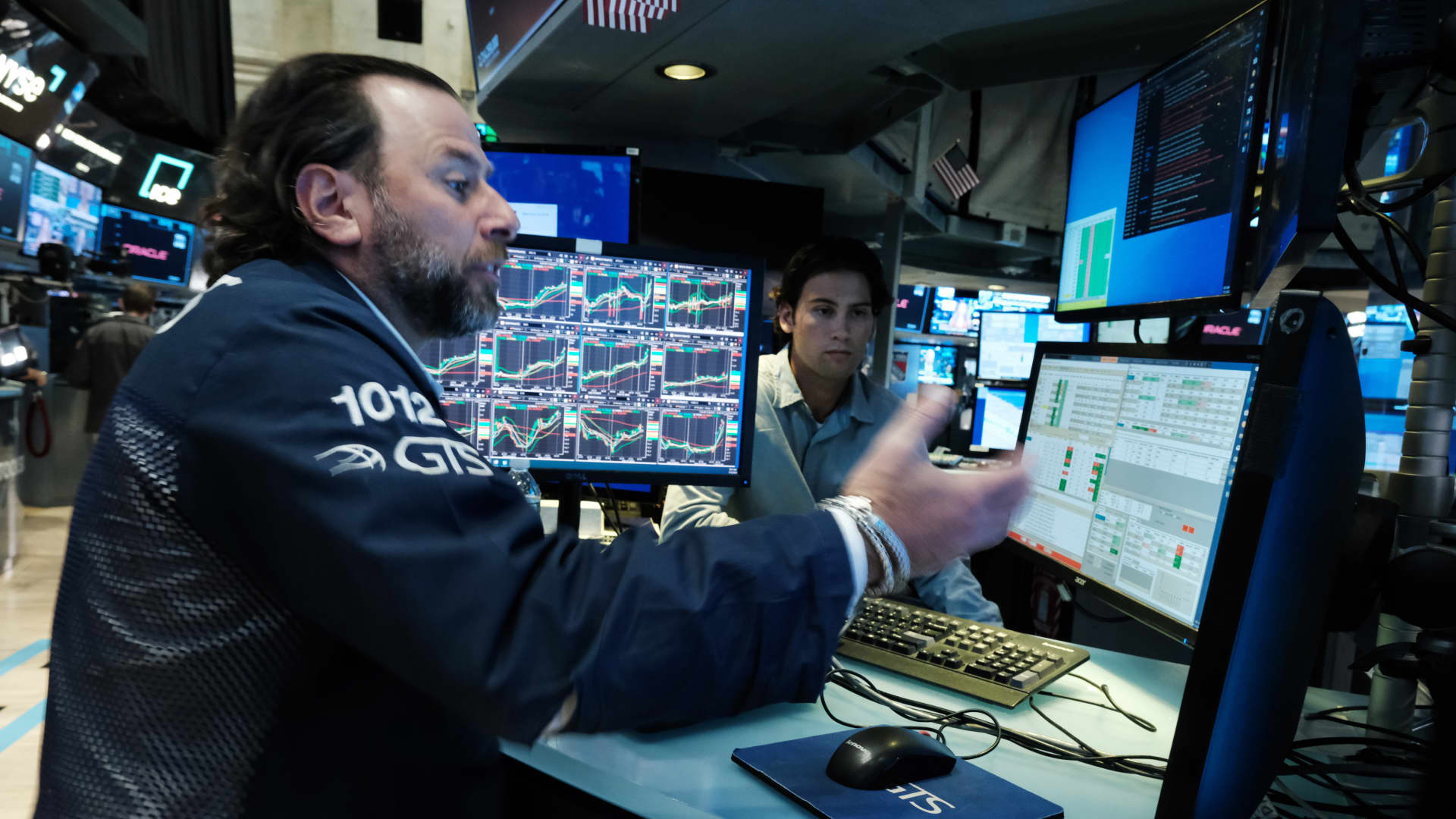 "Bank of America Upgrades Apple Stock, Predicts Over 20% Jump on AI and Vision Pro Prospects"