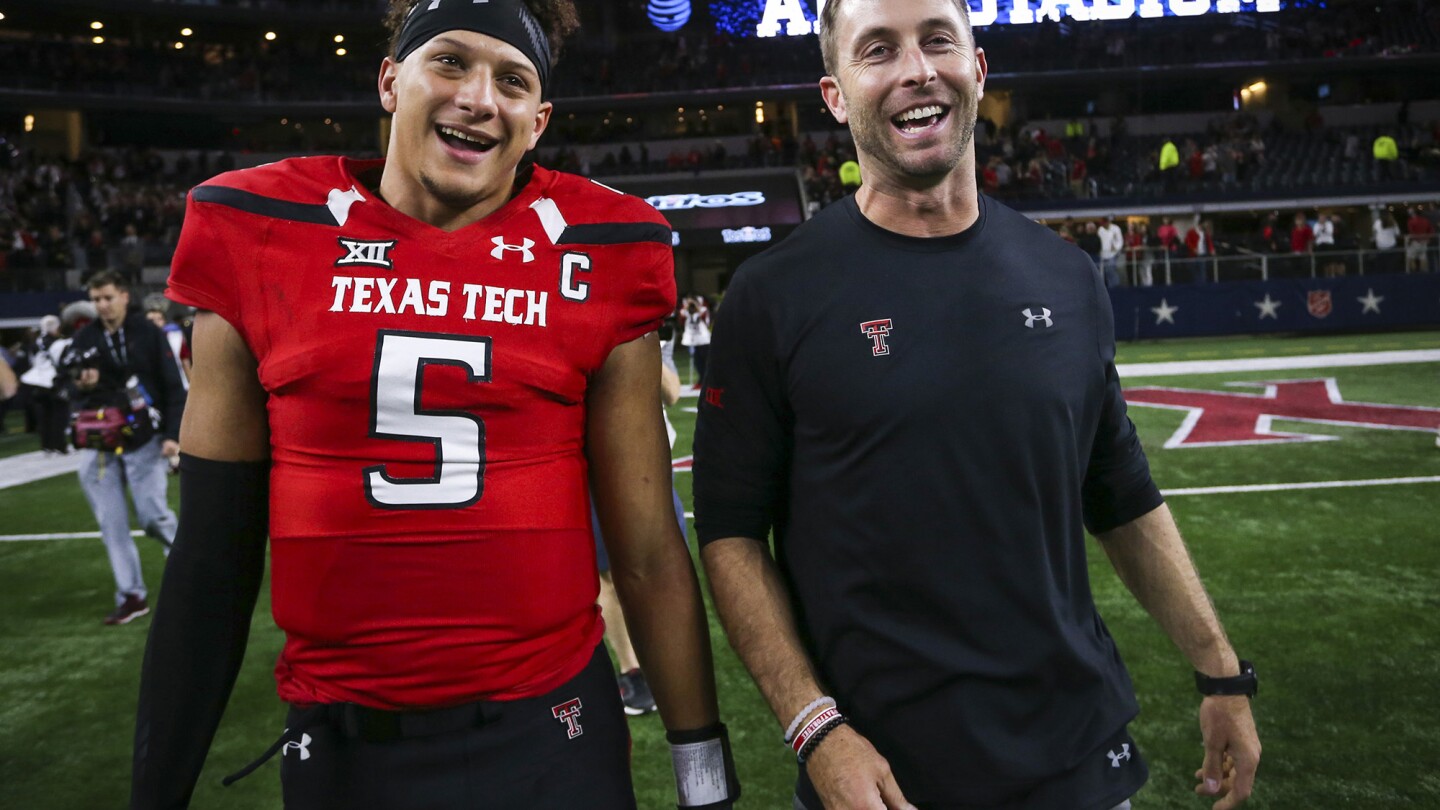 "Commanders' Kingsbury Hire and Raiders' Getsy Promotion Shake Up NFL Quarterback Landscape"