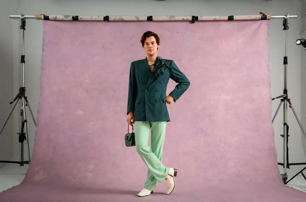 Featured image for "Madame Tussauds Introduces 7 Lifelike Harry Styles Wax Figures"