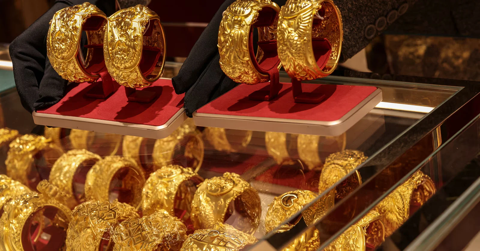 Gold Softens as Markets Rally Ahead of Key U.S. Data