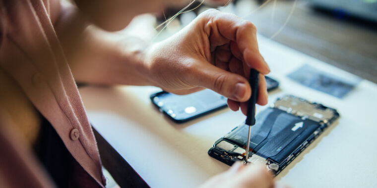 EU proposes 10-year repair requirement for tech companies.