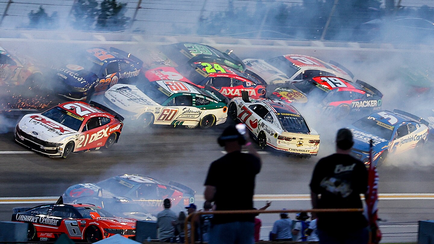 Featured image for NASCAR Atlanta Race Shock: Major Crashes and Upsets Shake Up the In-Season Challenge