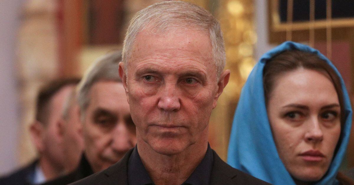 Confusion over Russian troop withdrawal from southern Ukrainian town.