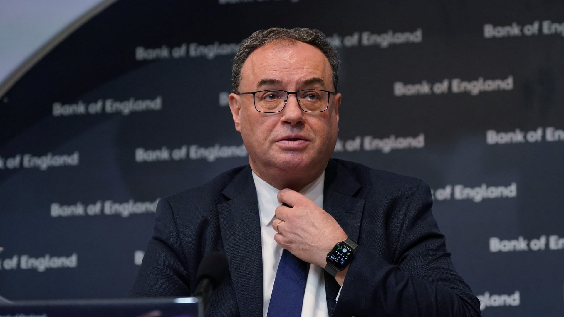 Bank of England's Divergent Actions Spark Economic Debate