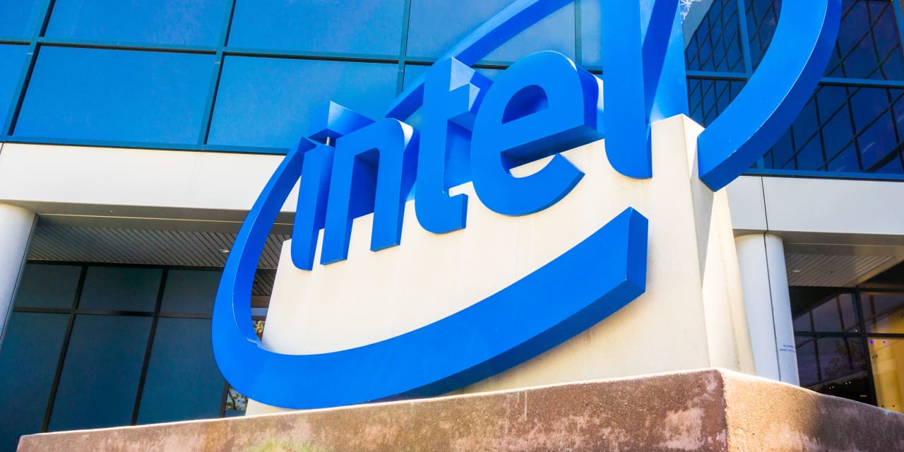 Intel's AI Chip Ambitions: Chasing Competitors and Unveiling New Models.