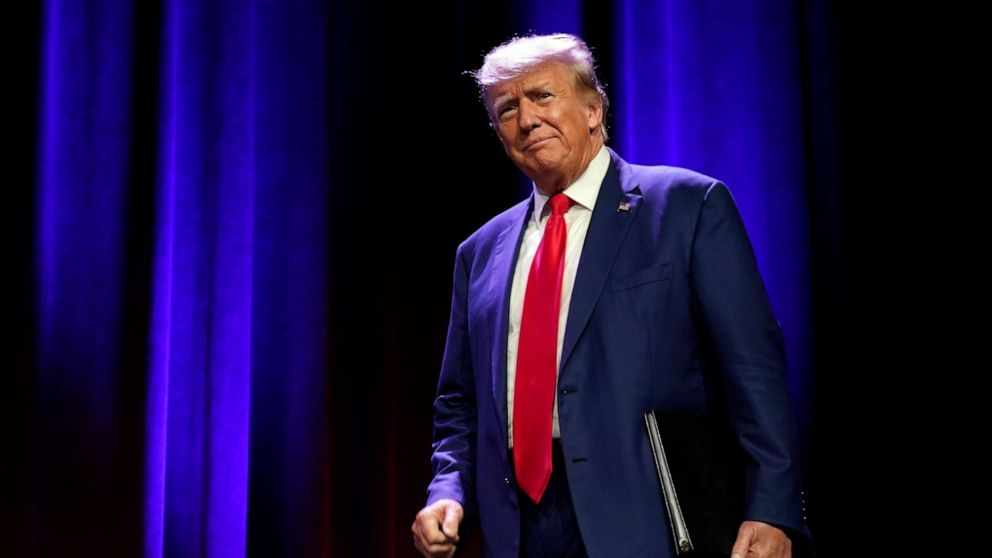 "Judge Orders Hearing on Trump's Motion to Disqualify Fulton County DA and Potential RICO Charges"