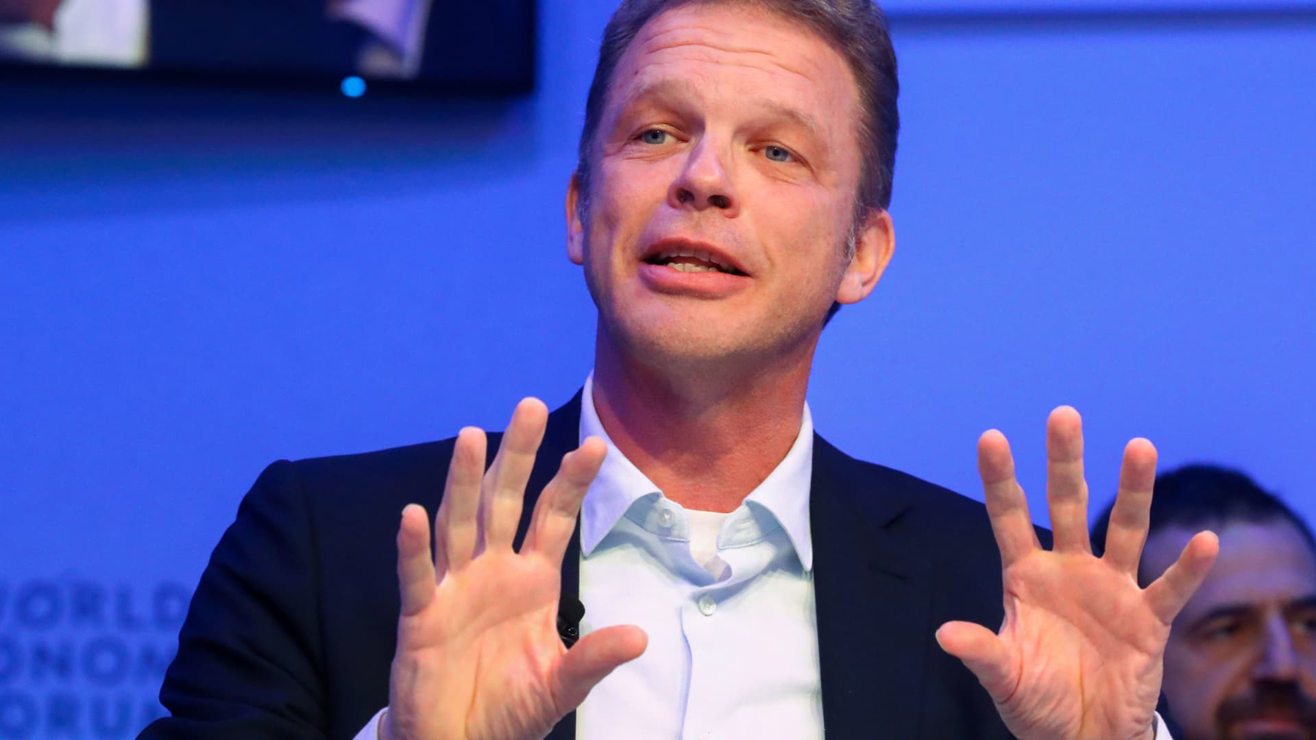 Featured image for Deutsche Bank CEO Downplays Acquisitions Amid Commerzbank Merger Speculation