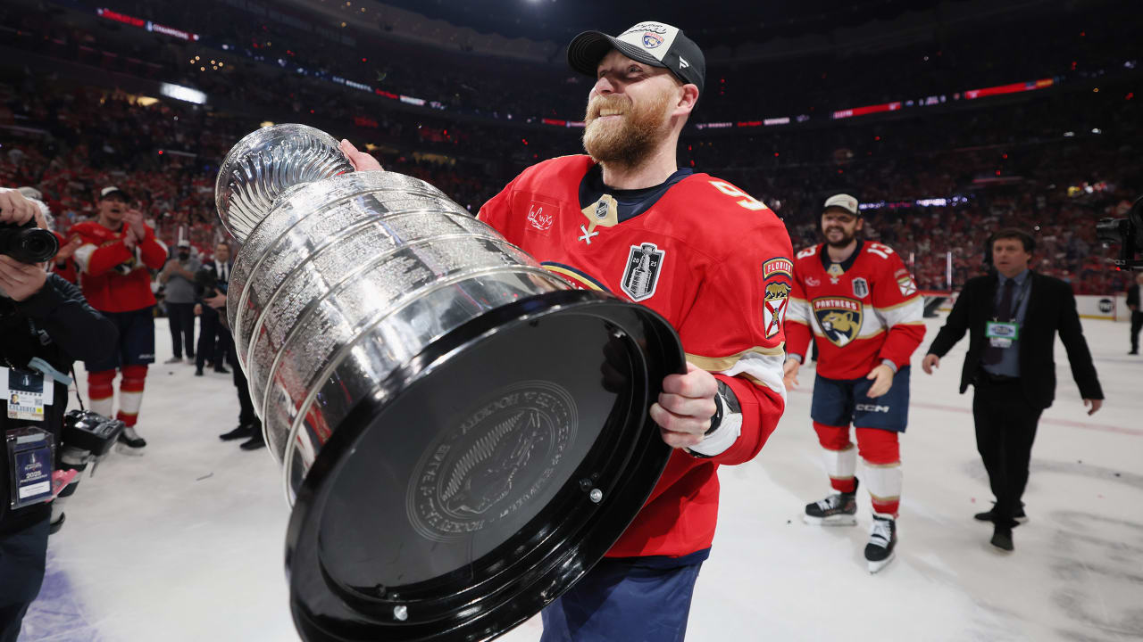Featured image for Panthers Extend Sam Bennett with 8-Year Contract