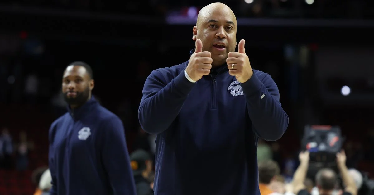 Navigating the College Basketball Transfer Portal: Updates and Insights.