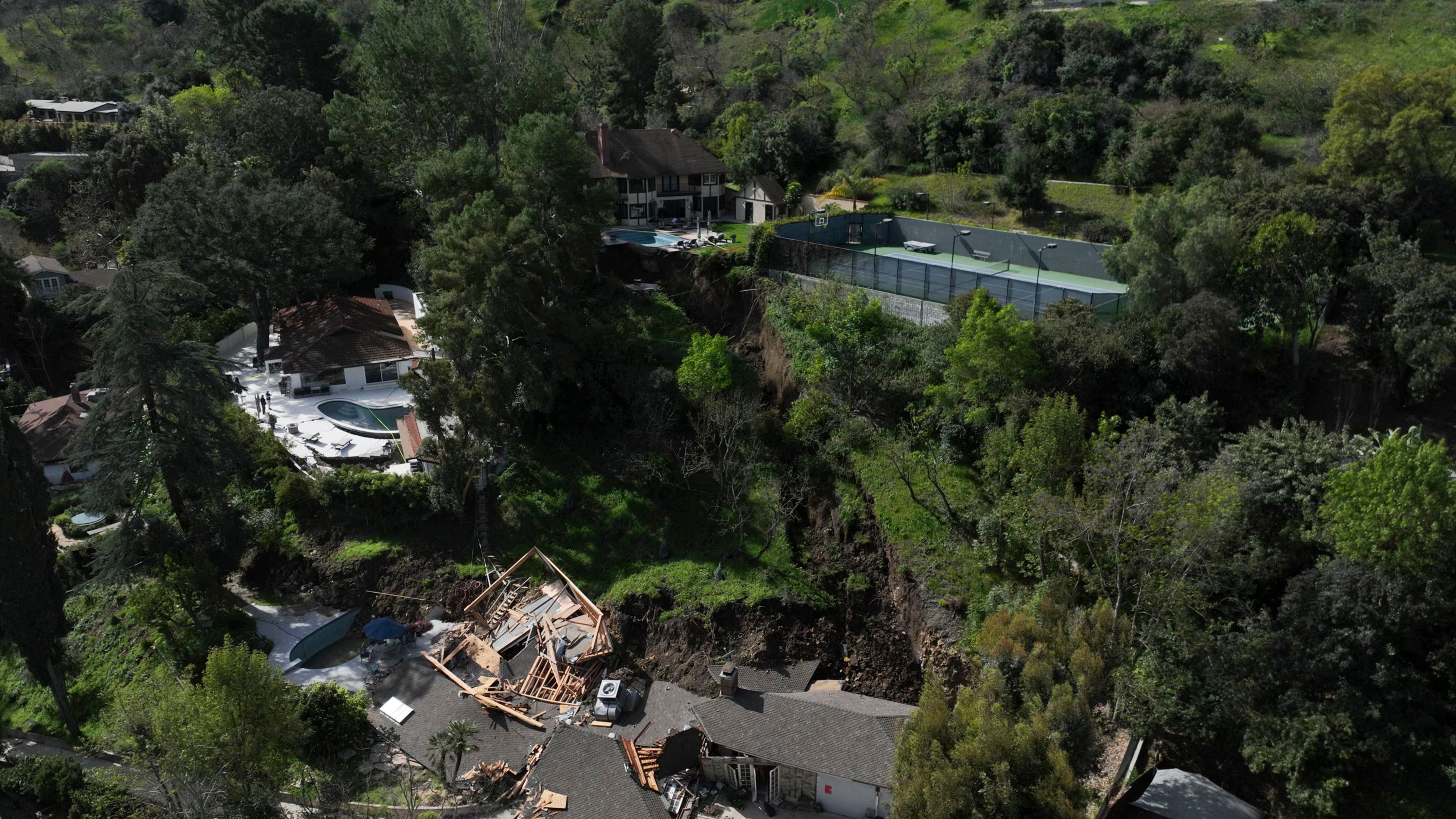 Featured image for "Devastating Landslide Strikes Sherman Oaks, Destroying Homes"