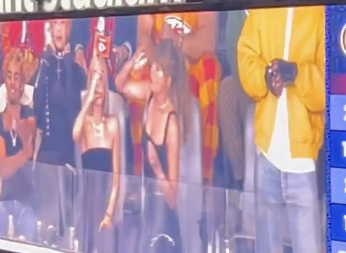 "Top Super Bowl 2024 Memes: Taylor Swift, Travis Kelce, Usher, Beyoncé, and More!"