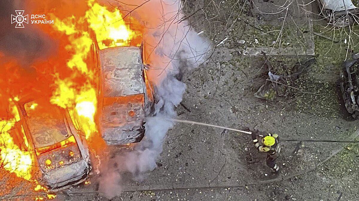 Ukraine Nuclear Plants Lose Power Amid Russian Strikes