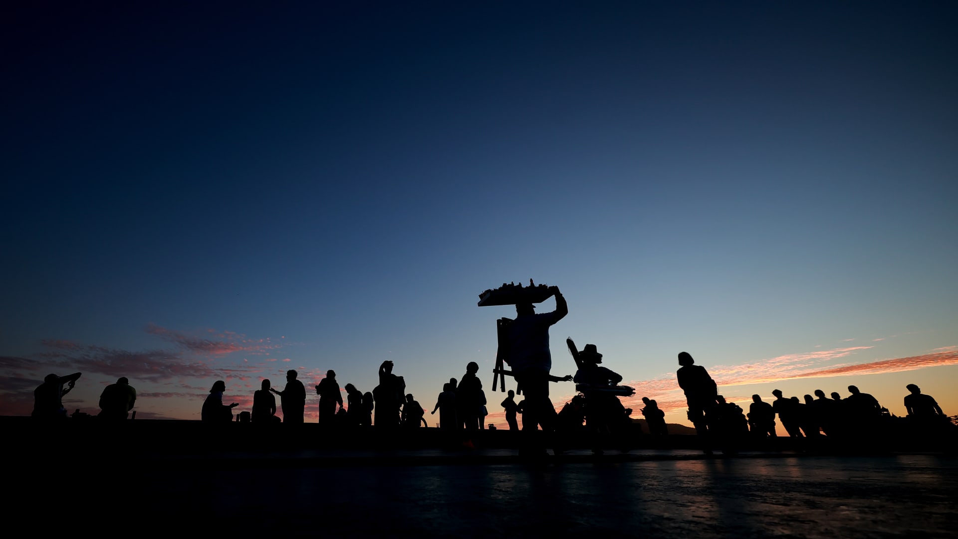 "2024 Solar Eclipse: Airport Runways Closed, Live Updates, and Viewing Tips"