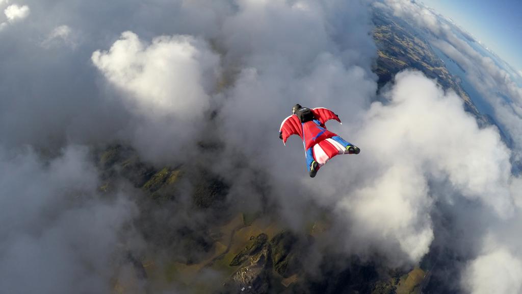 Featured image for Fatal Wingsuit Skydiving Incident Blamed on Pilot Errors