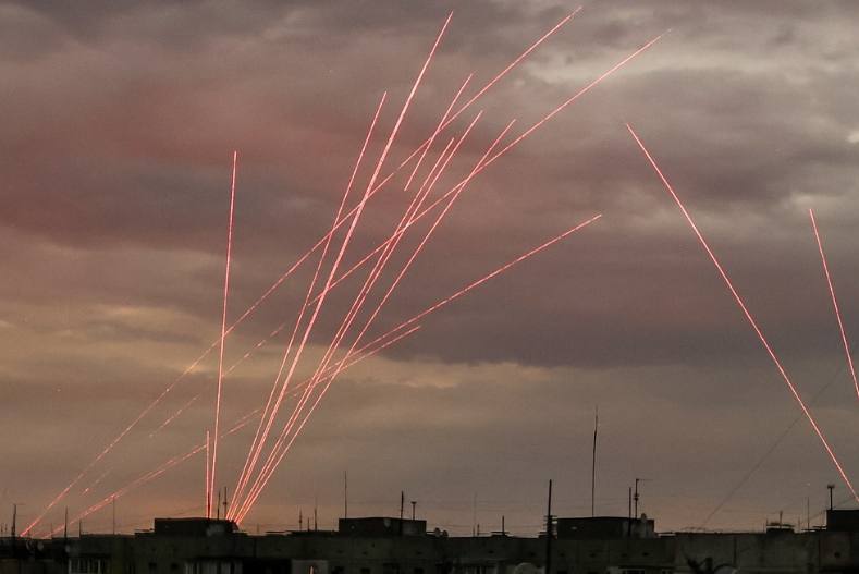 Russia Fires Missiles at Central Ukraine After Trump-Zelensky Meeting
