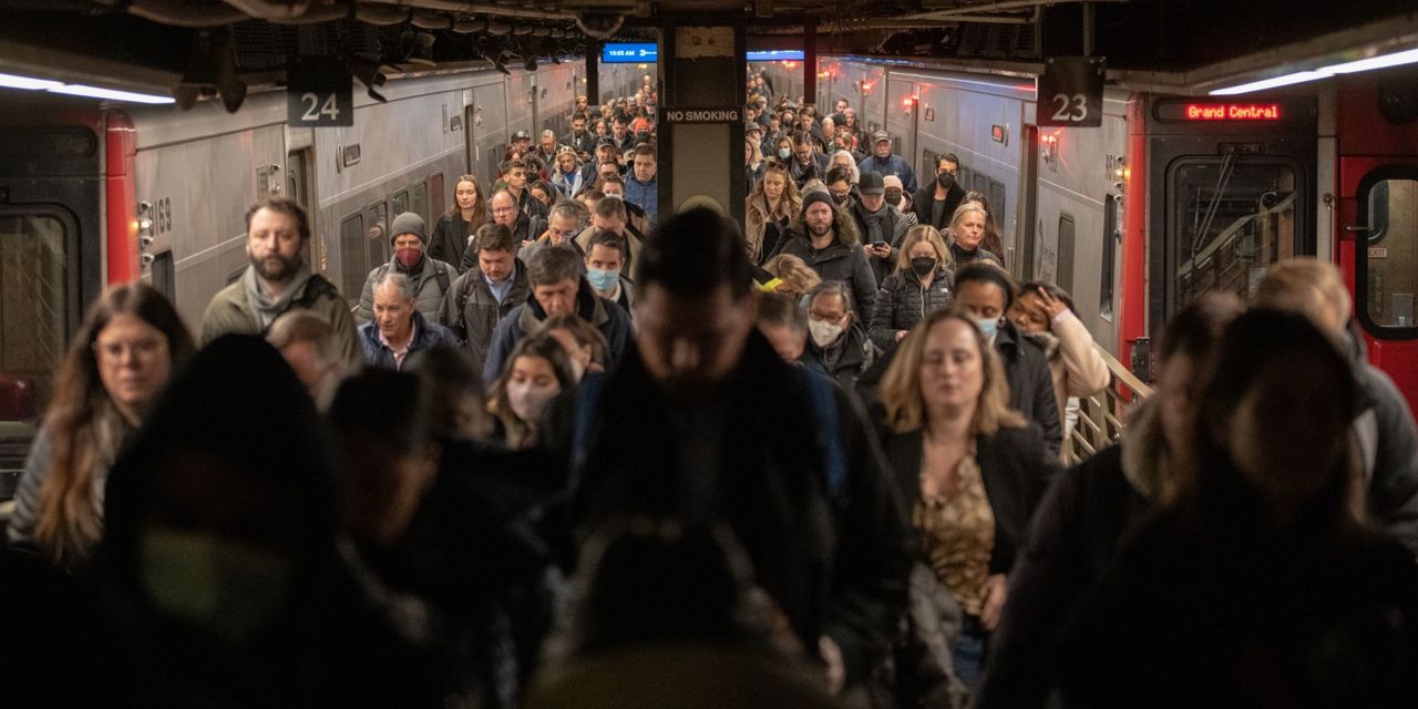 Featured image for US Jobs Market Resilience Under Threat Amid Economic Slowdown and Inflation Concerns.