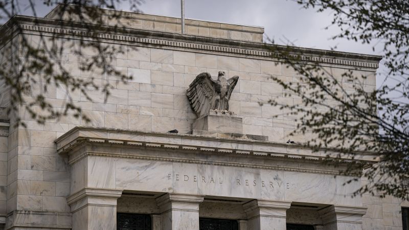 Top Fed Official: US Economy Requires Multiple Rate Hikes