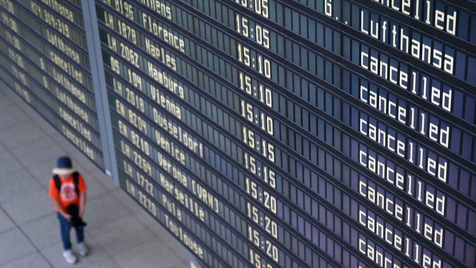 Featured image for Ranking the Best and Worst Airlines for Handling In-Flight Mishaps