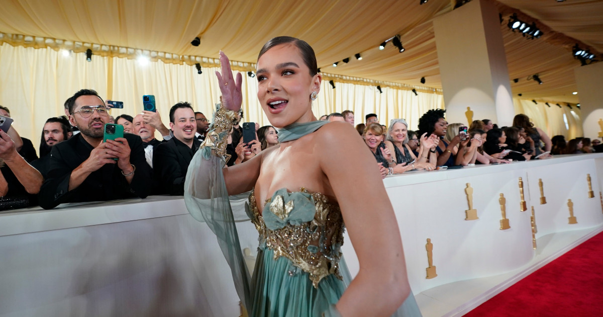 Featured image for Hailee Steinfeld and Josh Allen Win Halloween with Stunning Costumes