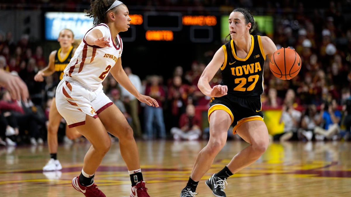 Iowa's Caitlin Clark leads Hawkeyes to hard-fought victory over Cyclones