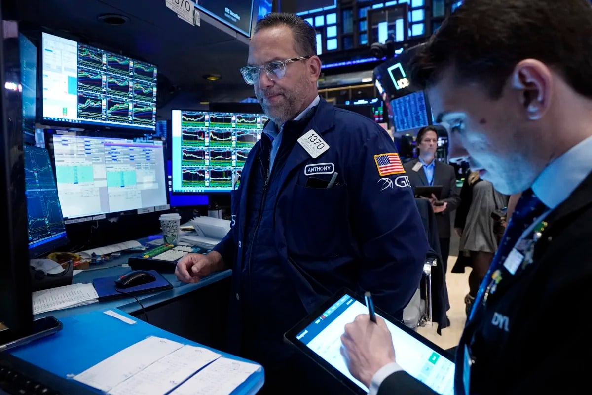 Featured image for Tech Giants Propel S&P 500 and Nasdaq to Record Highs