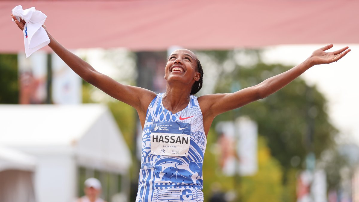 Featured image for Sifan Hassan Shatters Records at 2023 Chicago Marathon