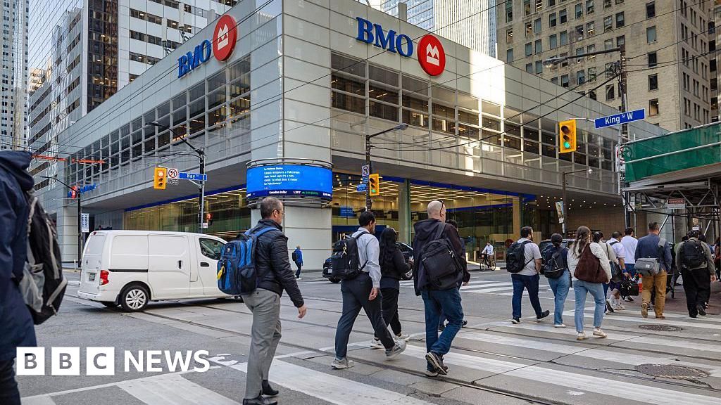 Featured image for Canada's Population Declines Amid Immigration Restrictions