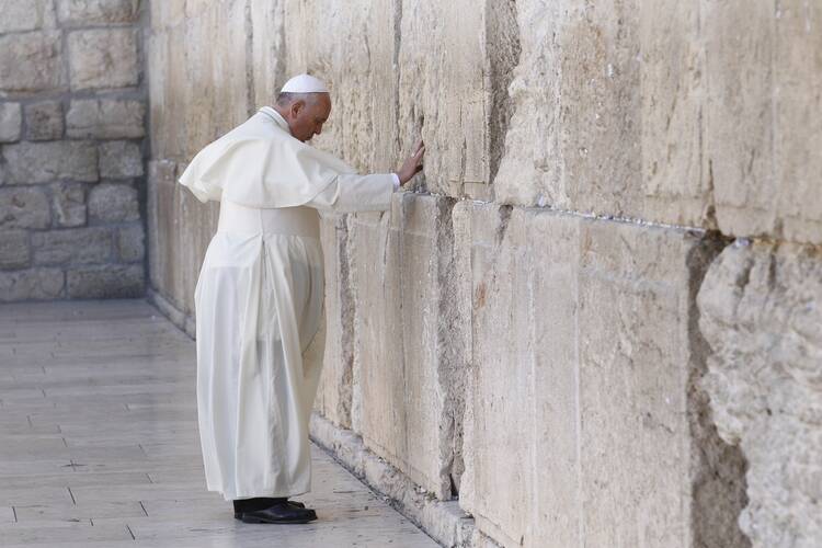 "Pope Francis Condemns Global Increase in Attacks Against Jews"