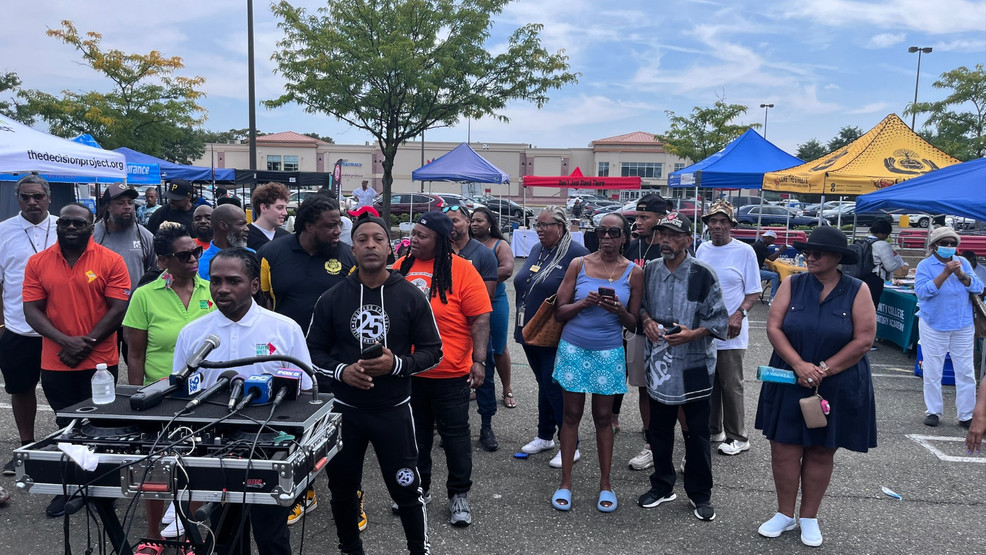 Featured image for "Community Fights to Save Only Grocery Store in Threatened Ward 8"