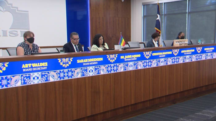 Featured image for "San Antonio ISD's 'Rightsizing' Plan: Proposal to Close 19 Schools Amid Enrollment Issues"