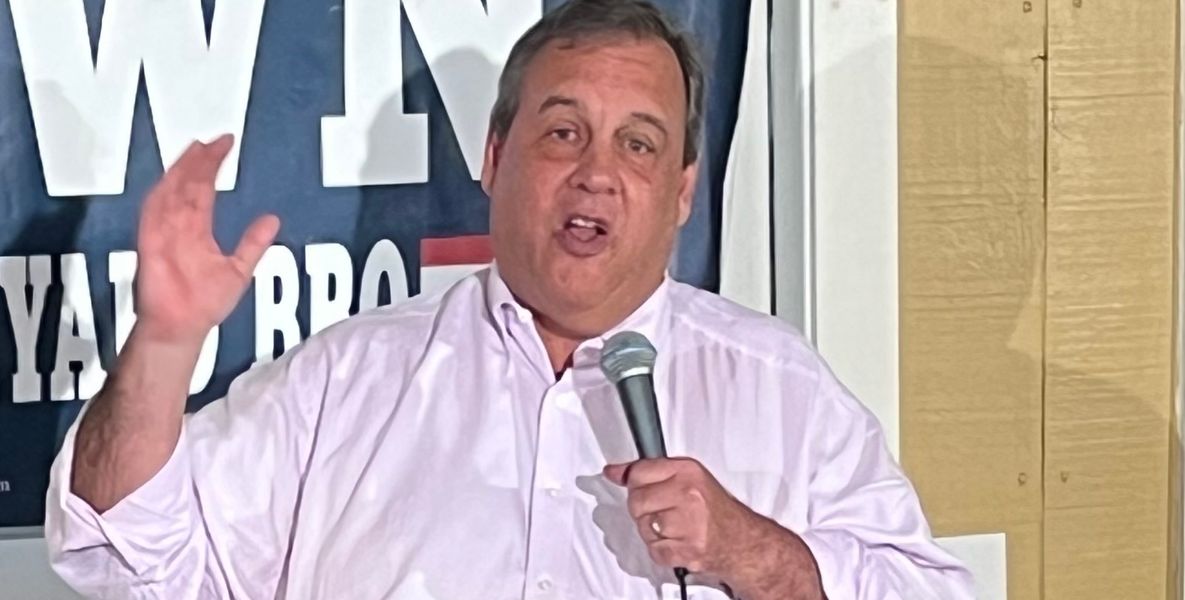 "Chris Christie's Relentless Critique of Trump Continues in New Hampshire"