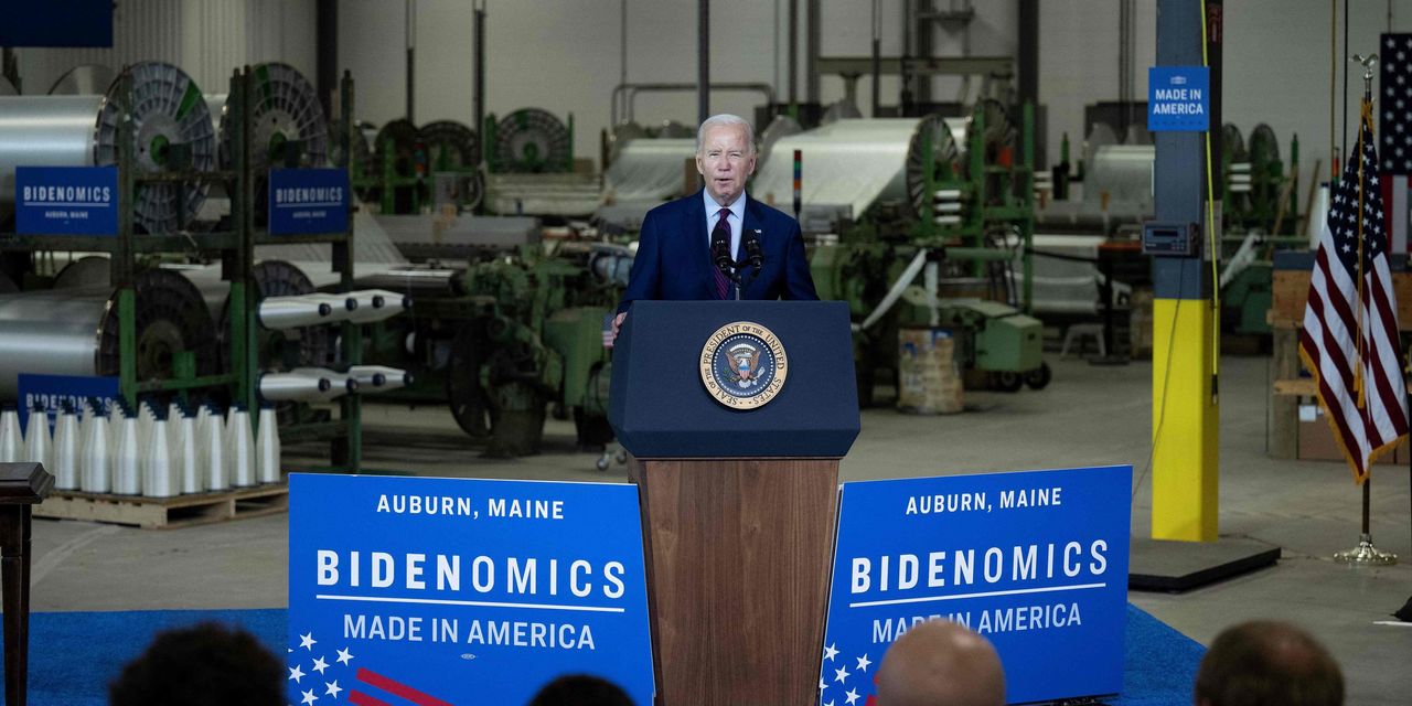 Featured image for "Bidenomics: A Controversial Approach to Economic Recovery"