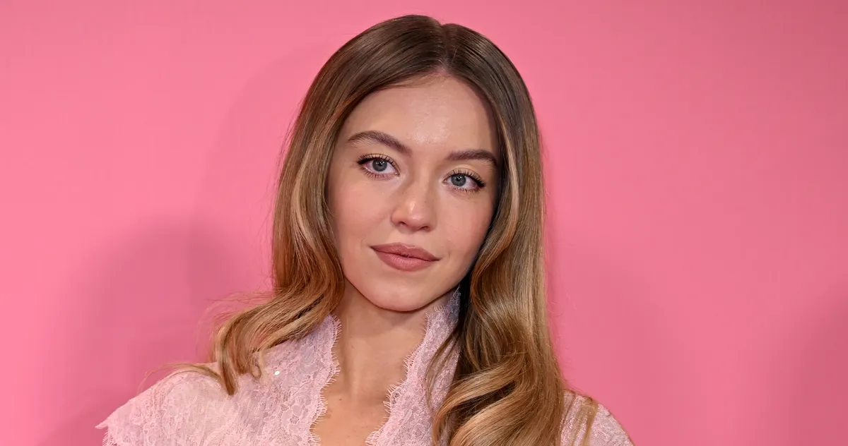 Featured image for Sydney Sweeney Debuts Bold New Blonde Bob