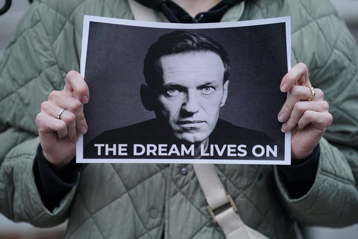 "Navalny's Widow Takes Lead in Fight Against Putin Amid Body Controversy"