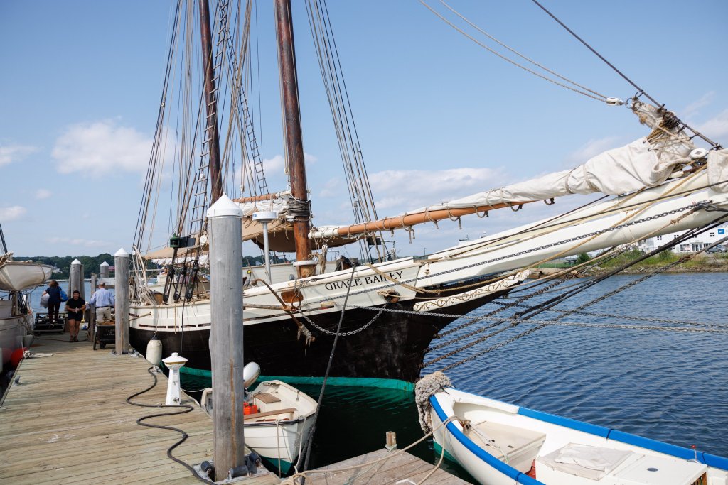 Tragedy Strikes as Mast Breaks on Actor's Schooner, Leaving One Dead and Three Injured