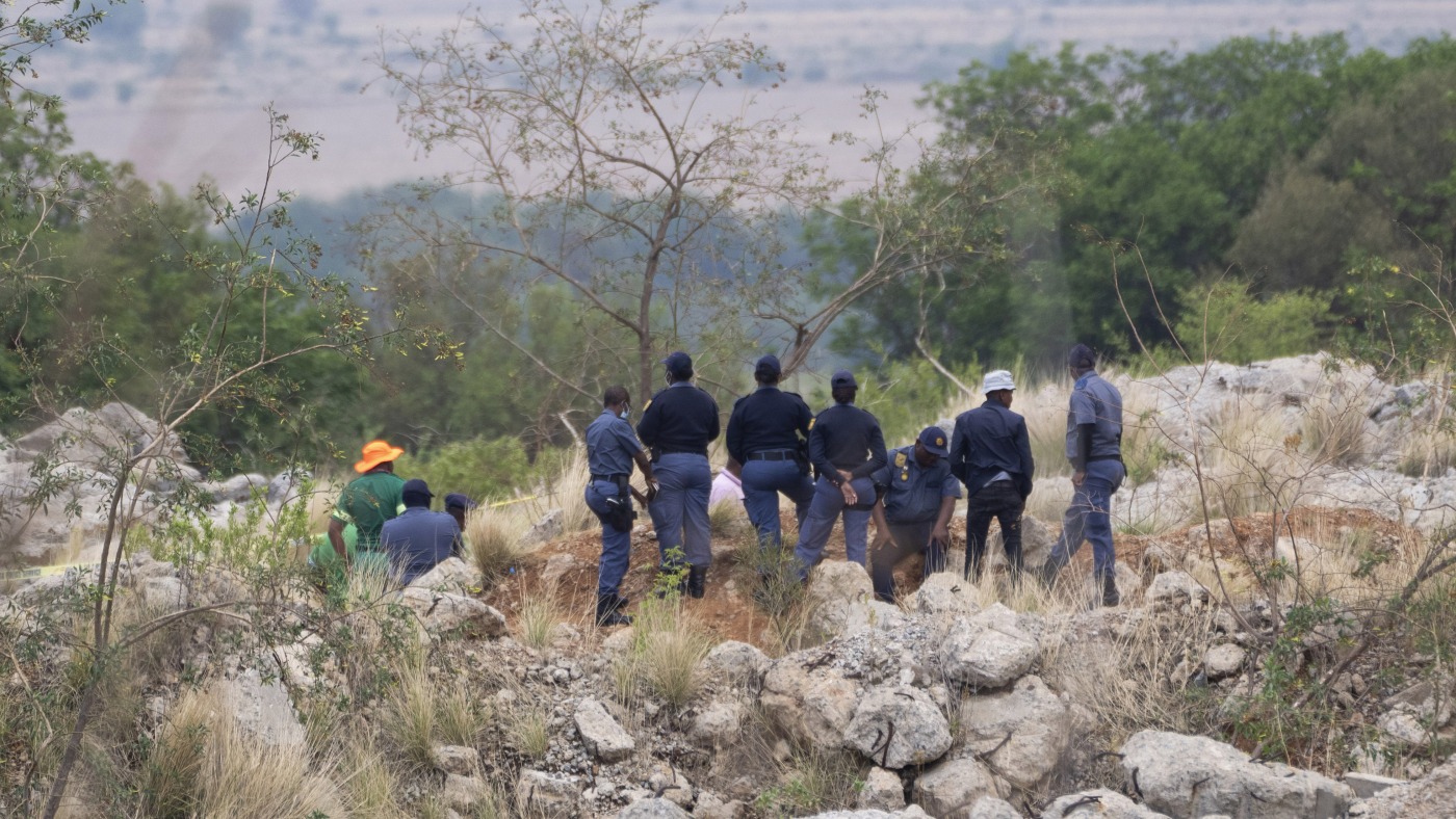 Featured image for South Africa Blocks Aid to 4,000 Trapped Illegal Miners
