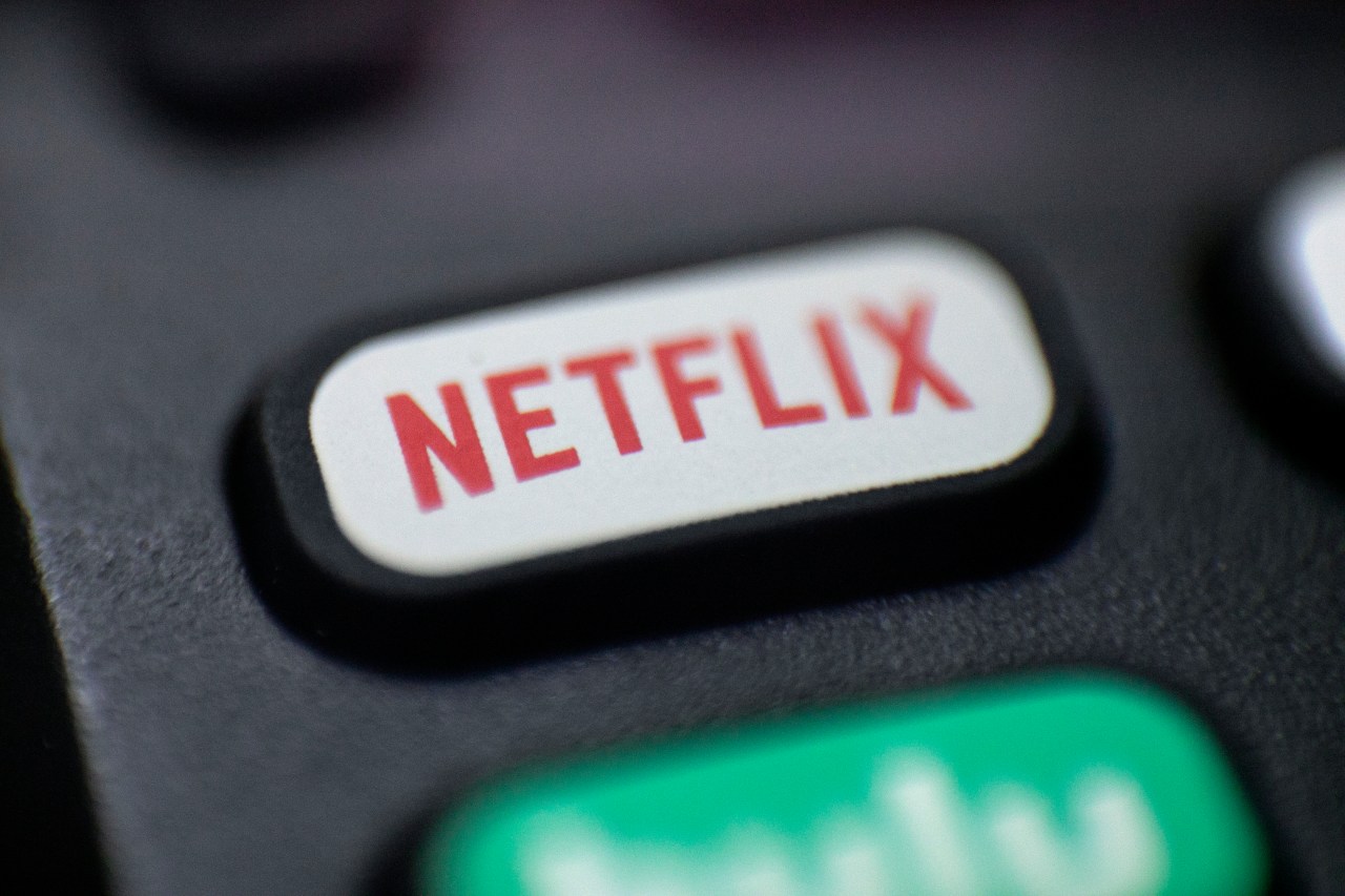 The Impact of Netflix's Password-Sharing Crackdown on Users and Competitors