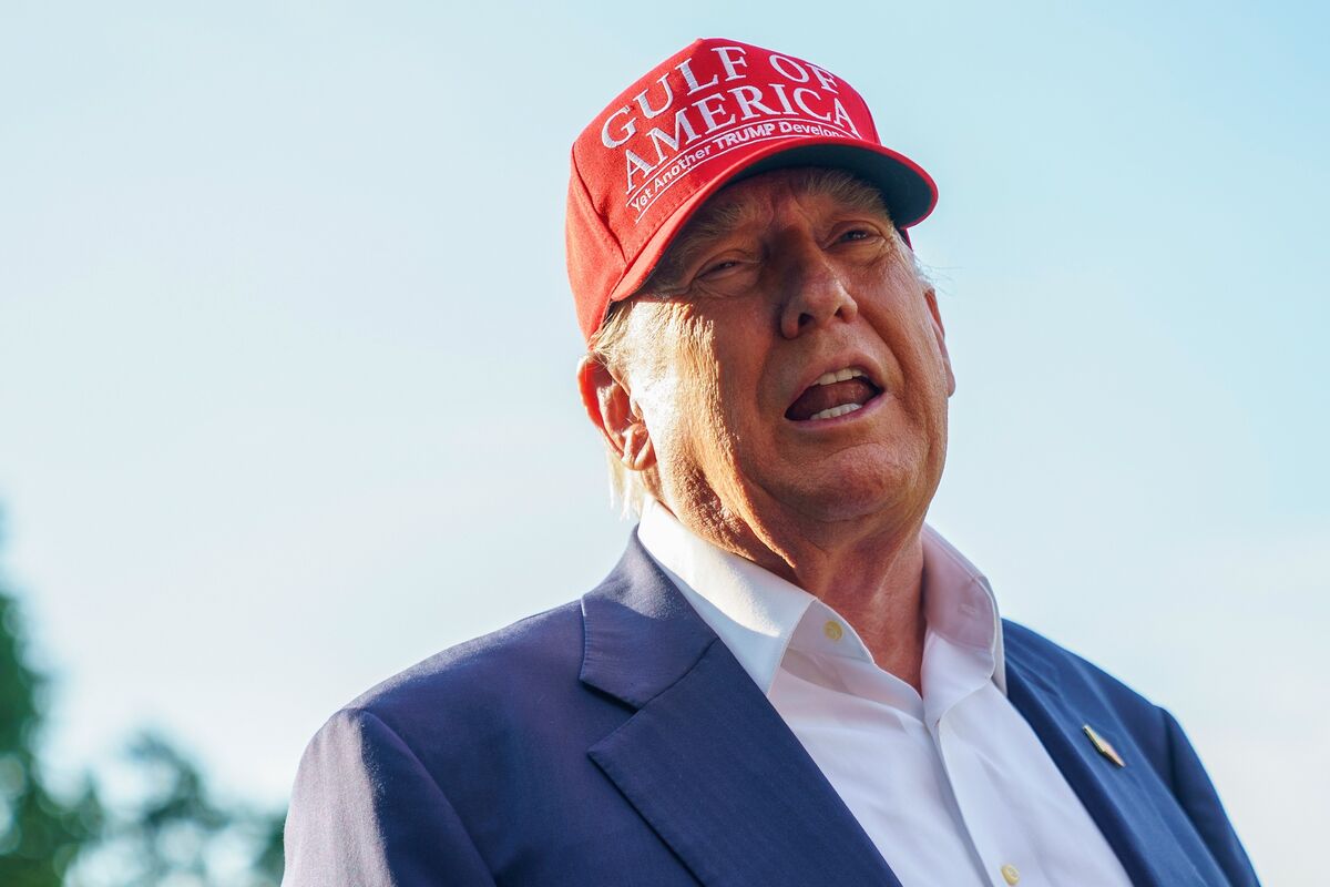 Featured image for Trump Threatens 10% Tariffs on BRICS Countries Amid Summit