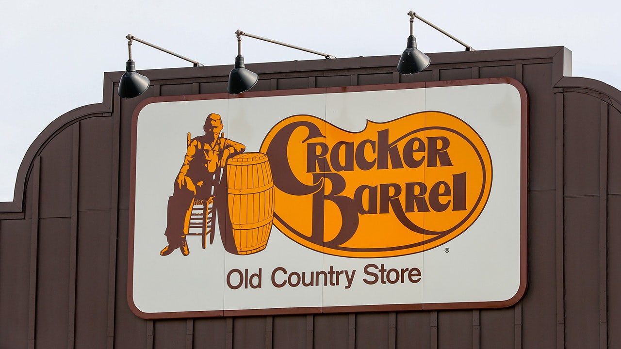 Featured image for Cracker Barrel to Revamp Menu and Remodel Amid Relevancy Concerns