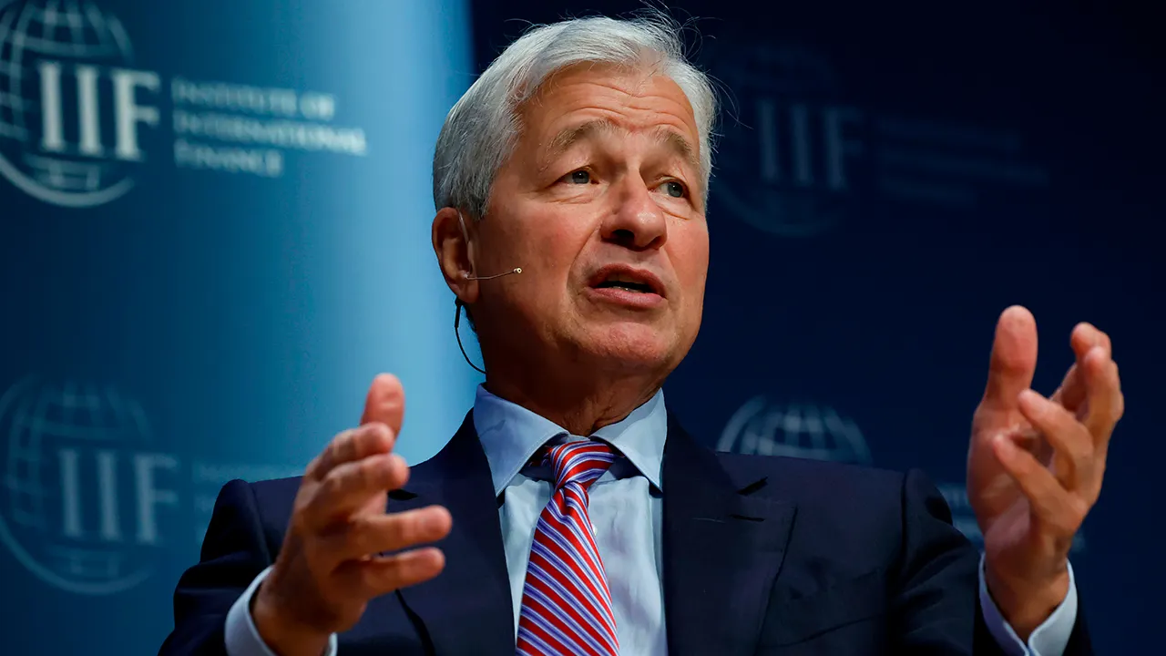 "Jamie Dimon's Cautionary Outlook: Inflation and Interest Rates on the Rise"